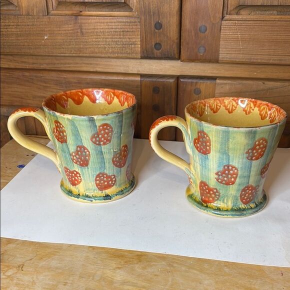 Vintage Italica ARS Handcrafted Strawberry and Floral Pattern Mugs - Set of 2 - Picture 5 of 11